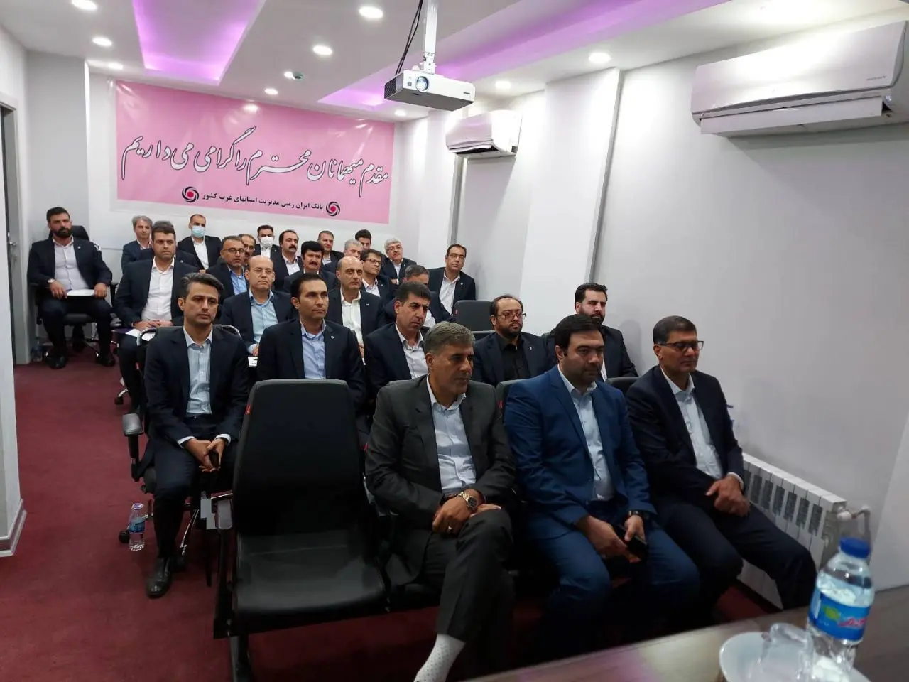 دیدار مدیران بانک ایران زمین از شعب غرب کشور

