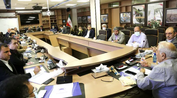 چادرملو روی ریل توسعه

