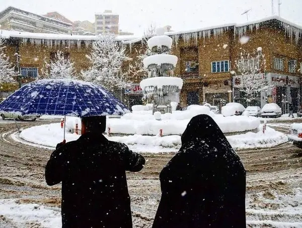 مراقب سقوط قندیل های یخ  باشید  