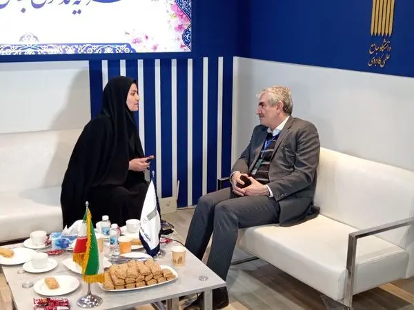 تمرکز بر پژوهش مسئله‌محور با اولویت امیدآفرینی و ارتباط با صنعت 