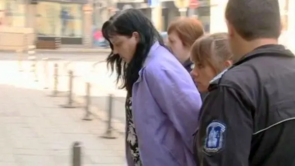 رفتار مامای شیطان صفت با نوزاد 4 روزه ! + عکس