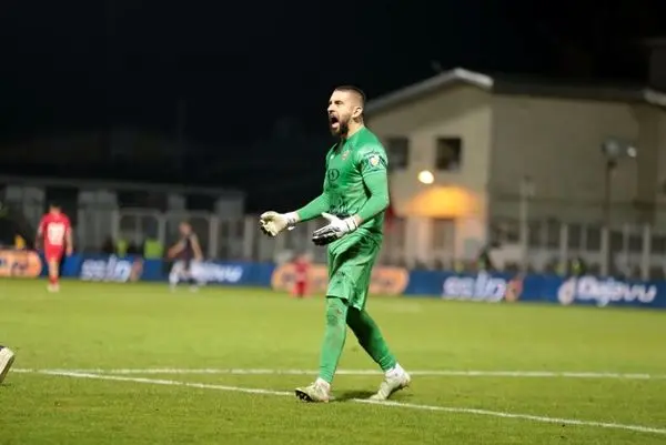 پیام موجود است؛ الکسیس میرود