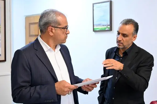 ترمیم کامل شیشه های آسیب دیده املاک منطقه یک در جنگ ۱۲ روزه