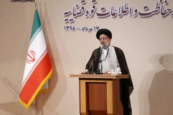 دستگاه قضایی، پیشانی عدالت است