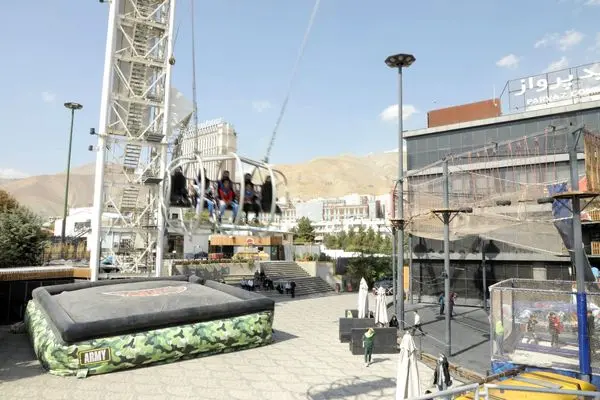 مجموعه هیجانی منطقه 2 یک روز در اختیار کودکان کار