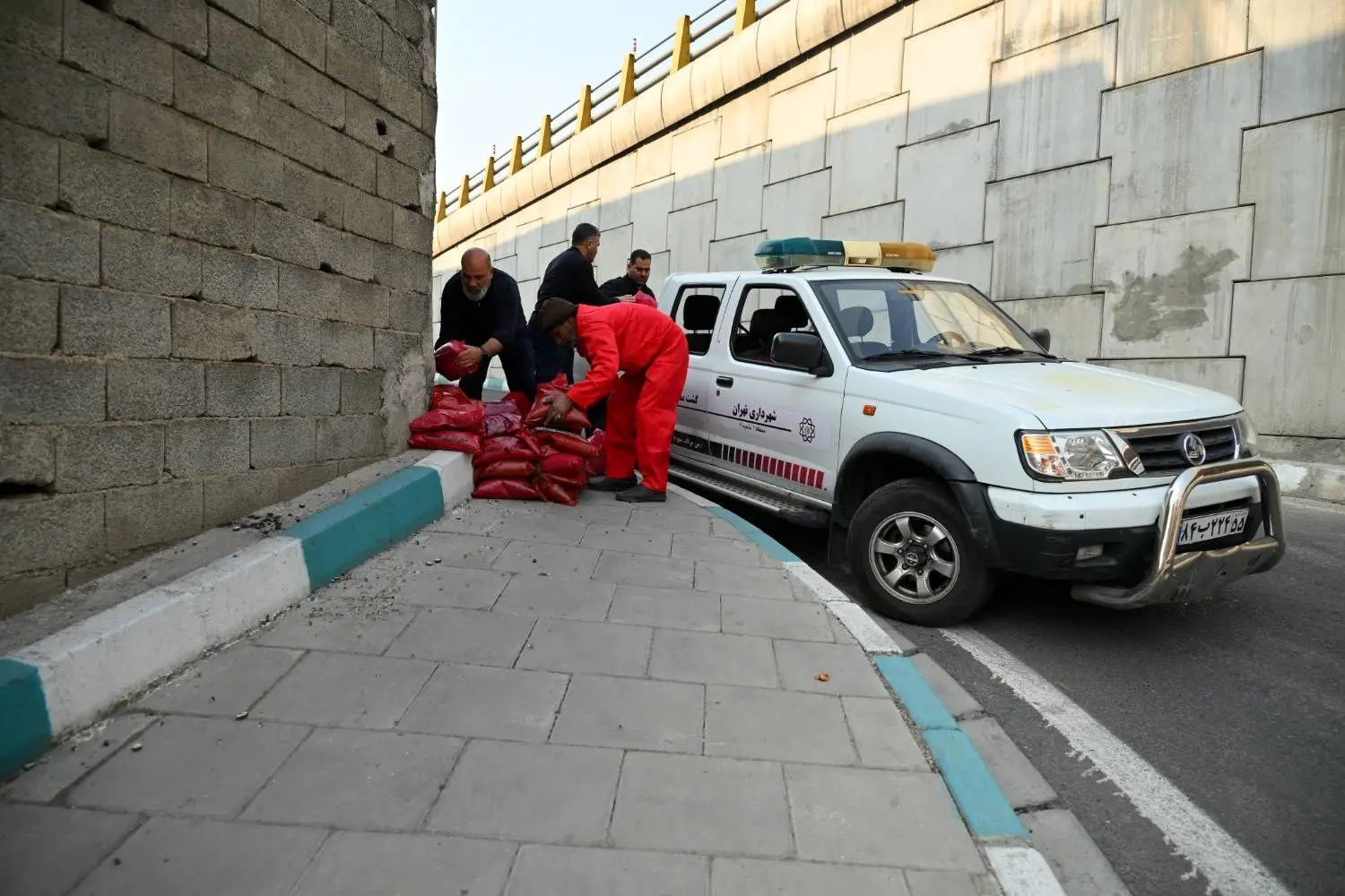 ‍ رونمایی از دومین سازه جانمایی کیسه های شن با طرح گلوله برفی در منطقه یک

