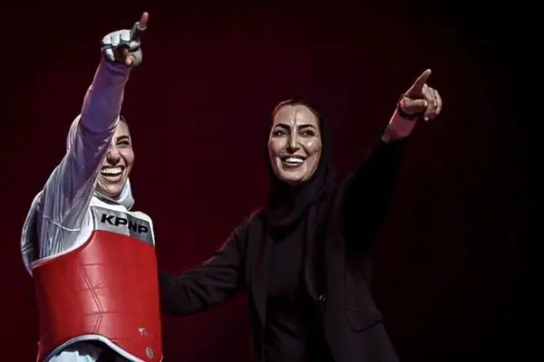 خدا به ما عزت داد که تاریخساز شویم