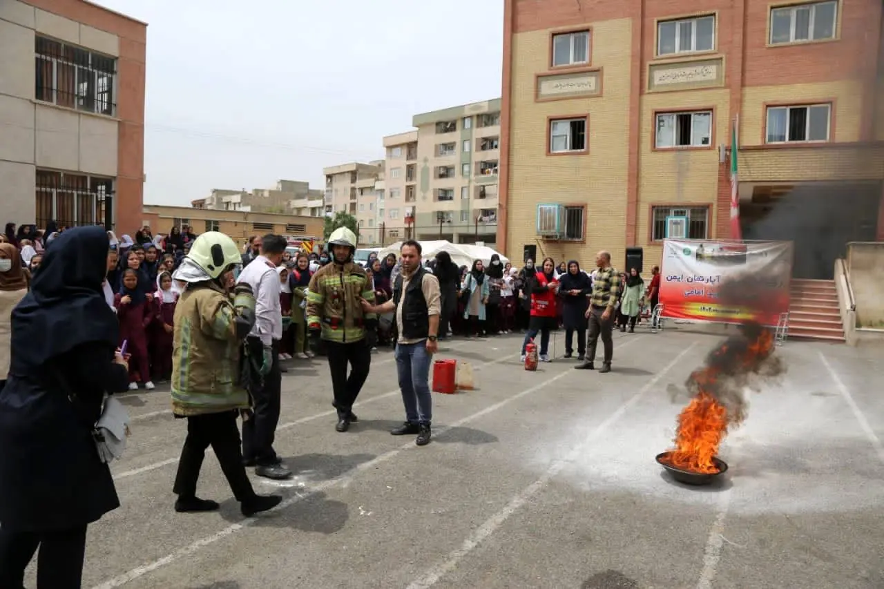 اجرای هشت رویدار طرح ارتقاء فرهنگ آپارتمان نشینی در قالب 4 محور در محلات منطقه 19 

