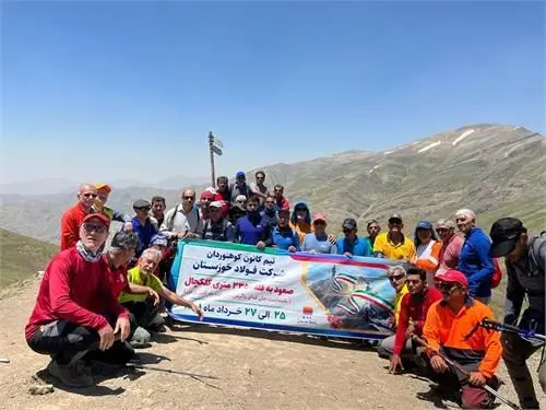 فولادمردان با صعود به قله کلکچال، پرچم فولاد خوزستان را برافراشتند

