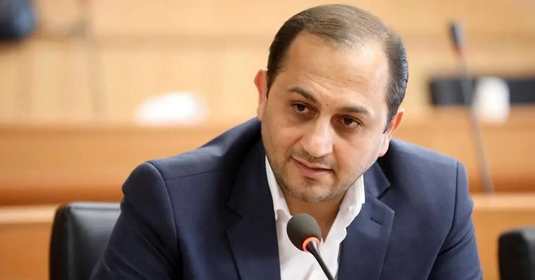 مرمت و بهسازی علائم ترافیکی و المان های حمل و نقل عمومی و حذف زوائد فیزیکی در منطقه ۳ در حال اجراست