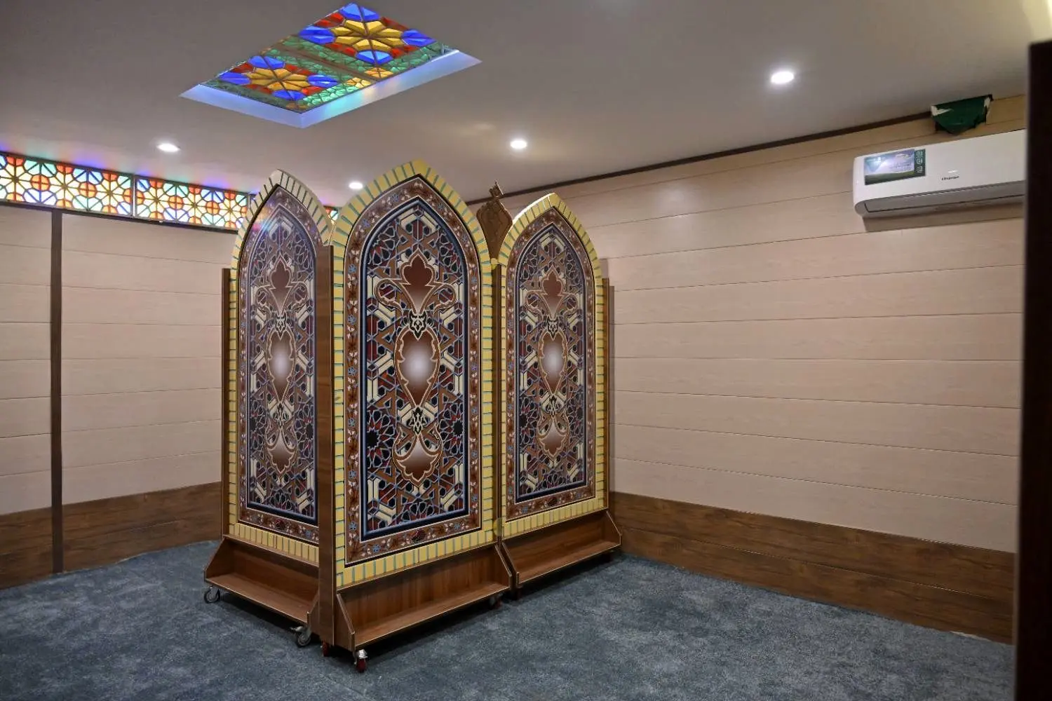  احداث امکانات رفاهی در پارکینگ شهید باهنر منطقه یک

