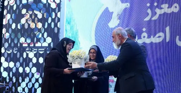 مراسم یادواره شهدای پتروپالایش اصفهان با حضور مسولان برگزار شد