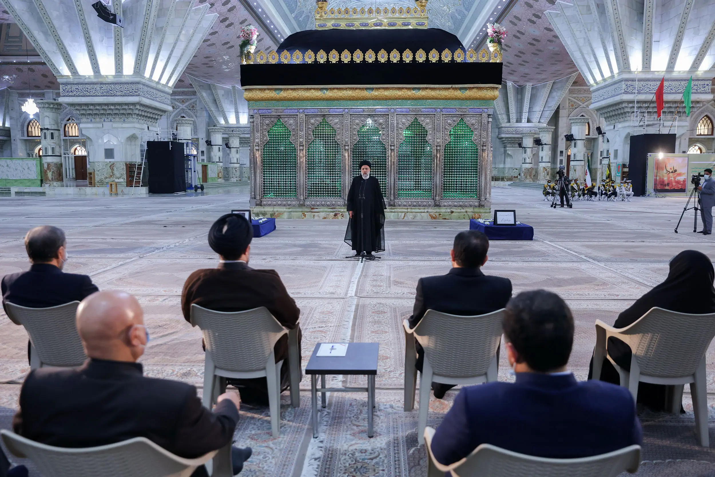 دولت مردمی سرلوحه کار خود را باور به مردم می‌داند