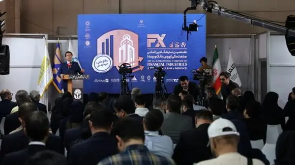 بازدید مدیران بانک توسعه صادرات ایران از هفدهمین نمایشگاه صنعت مالی