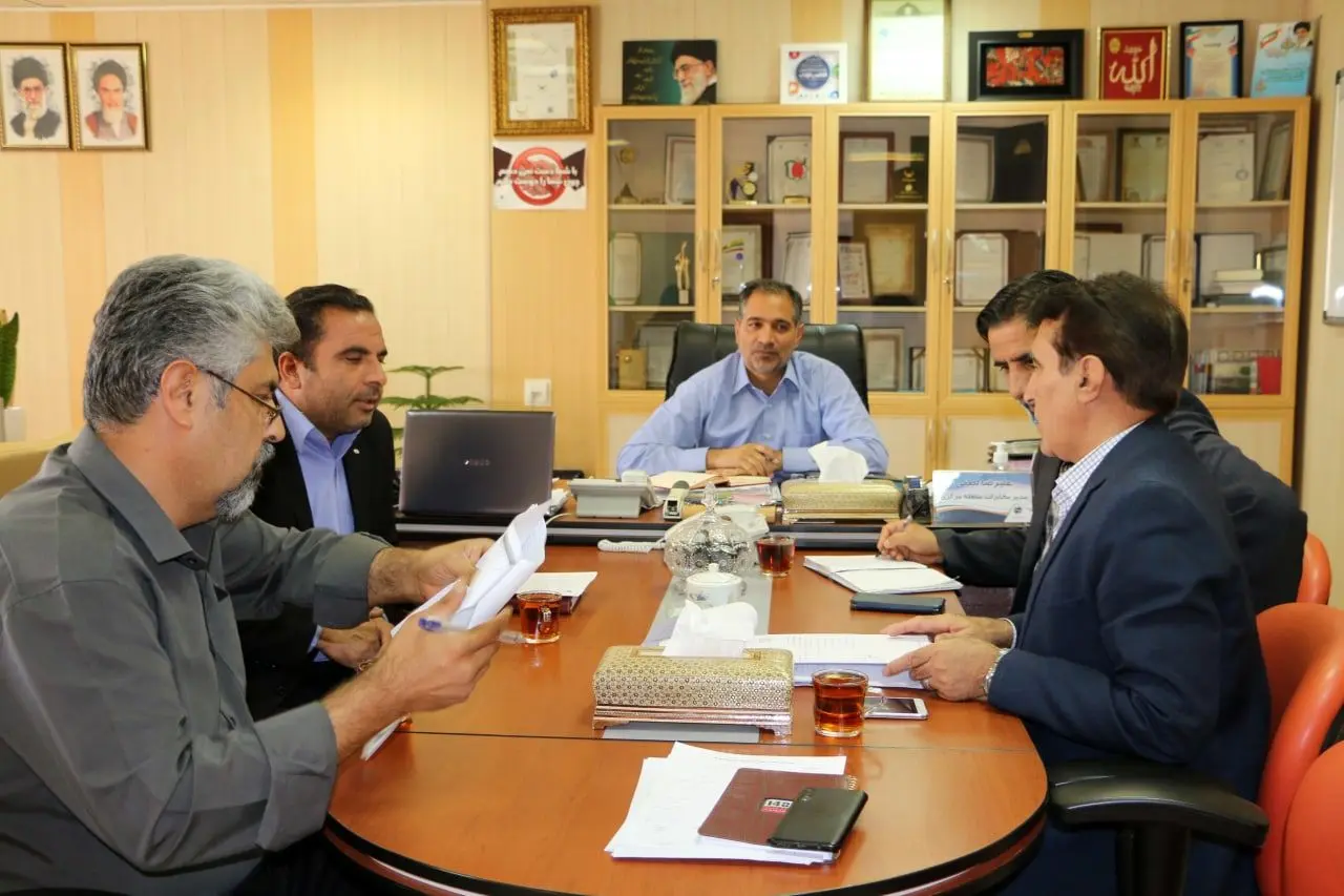 دیدار مدیر مخابرات منطقه مرکزی با شهردار آوه