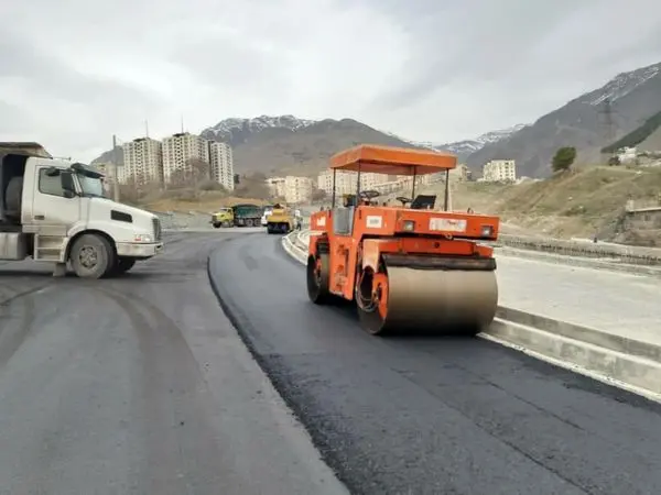  ۴۵ هزار تن آسفالت تا پایان سال در محورهای عبوری شمال تهران پخش می شود