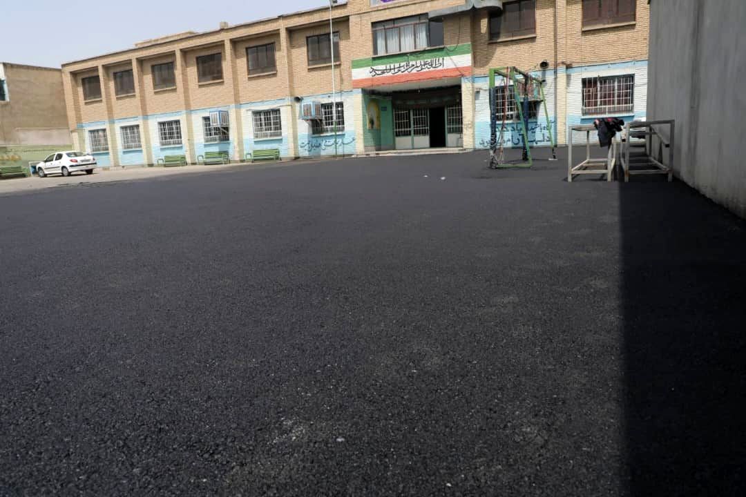 پخش ۶۵۰ تن آسفالت در 4700 متر مربع از حیاط مدارس منطقه 19 

