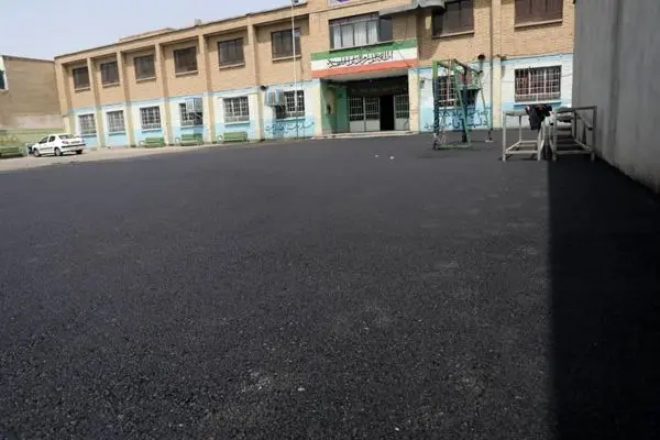پخش ۶۵۰ تن آسفالت در 4700 متر مربع از حیاط مدارس منطقه 19