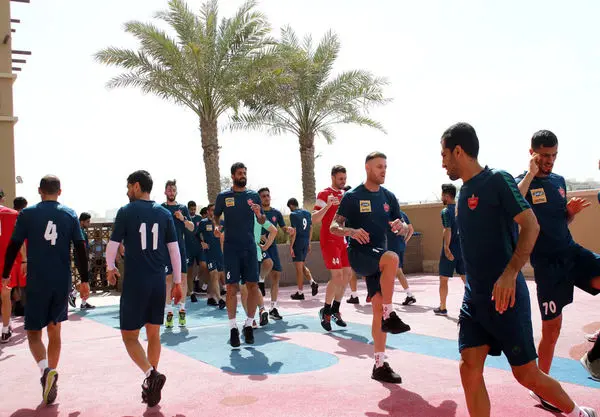 تمرین سبک پرسپولیسی ها در محوطه هتل