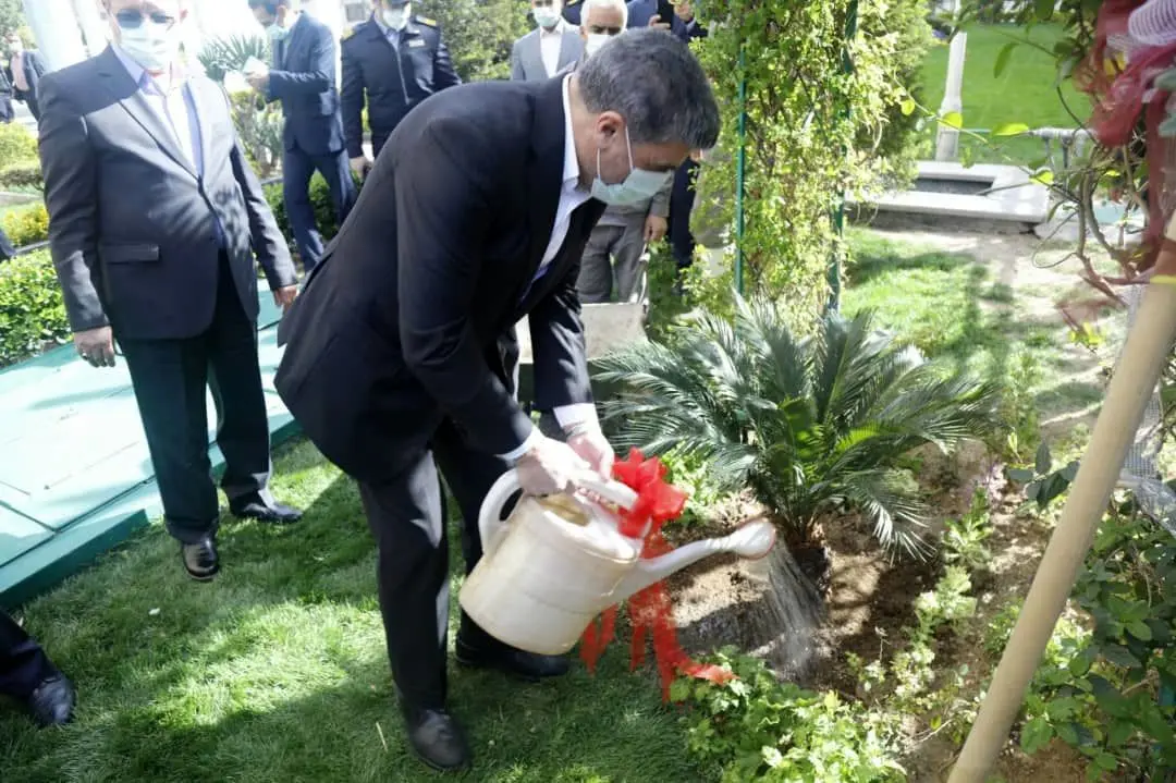 ​خبر خوش مدیرعامل بانک صادرات ایران برای سهامداران بانک در روز درختکاری