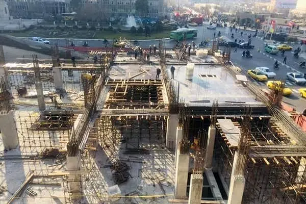 هر هفته 400 مترمکعب بتن ریزی در ساختمان خانه شهر انجام می شود