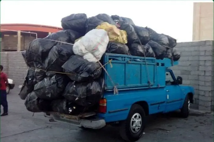 جمع آوری محل های دپوی غیر مجاز پسماند خشک در منطقه2

