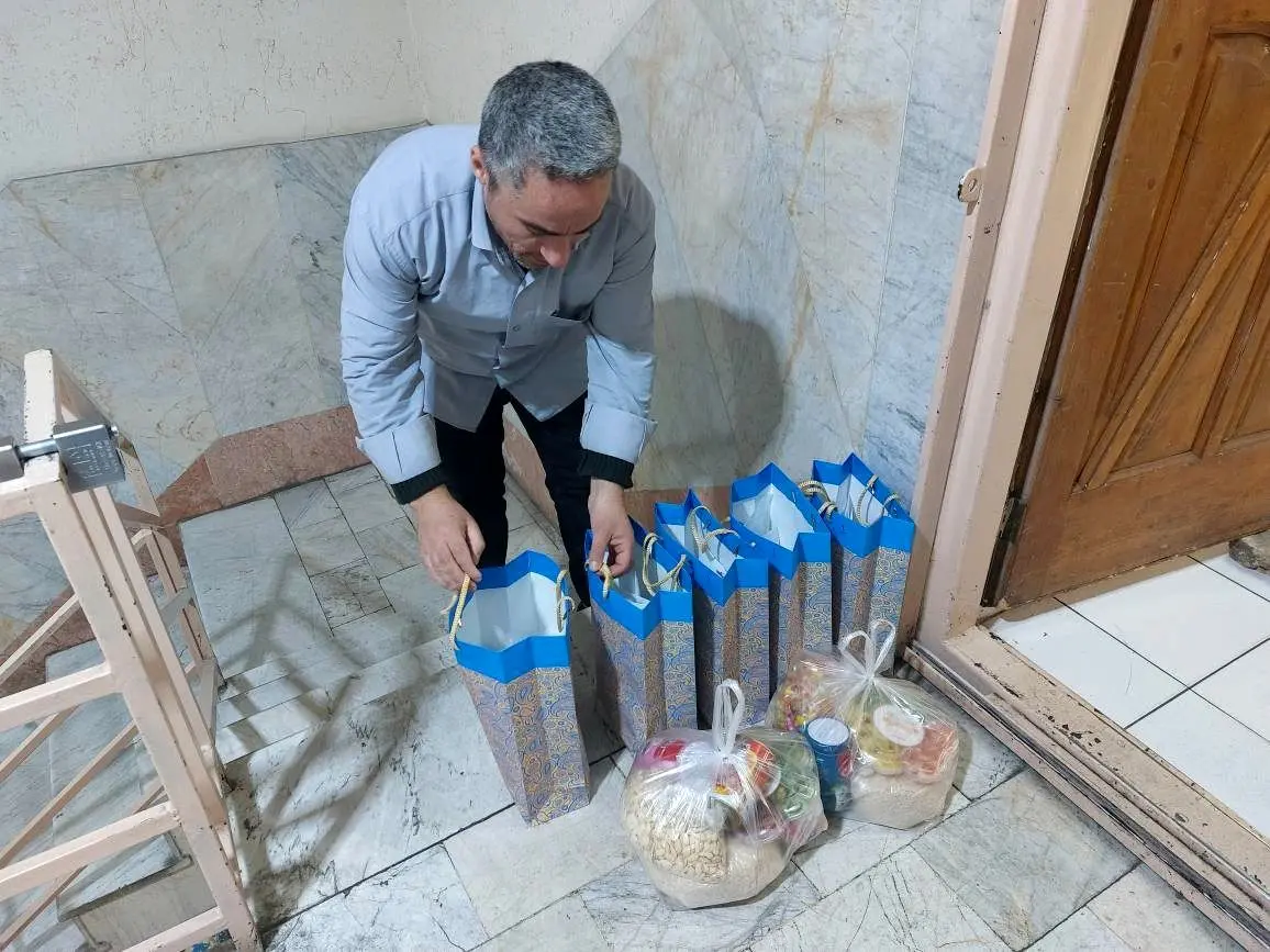 توزیع بسته های معیشتی «یلدای فاطمی» بین خانواده های نیازمند توجه در منطقه۱۳ 

