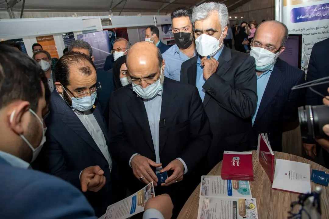 بازدید علی عسکری از غرفه های شرکت کنندگان در سومین نمایشگاه حمایت از ساخت داخل در صنعت پتروشیمی