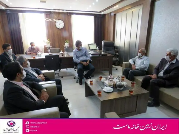 بازدید مدیر استانی بانک ایران زمین از کارخانه کاشی یاقوت