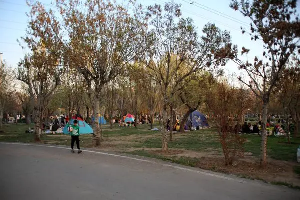 از برپایی نماز جماعت تا توزیع افطاری ساده میان شهروندان