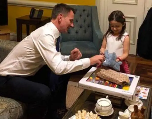 شیطنت وزیر خارجه انگلیس در تهران +عکس
