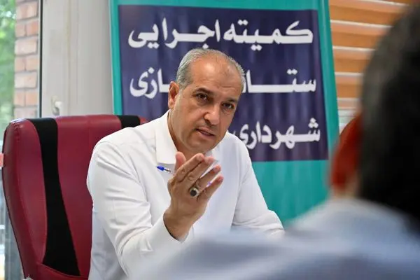 شهردار منطقه یک در جمع تعدادی از آسیبدیدگان، دلجویی و تسریع در بازسازی پس از جنگ