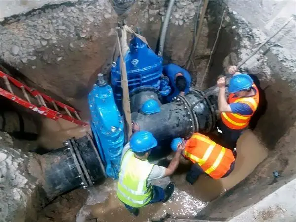 ✅ تعویض 5 شیرخط فرسوده شبکه توزیع آب حسنآباد