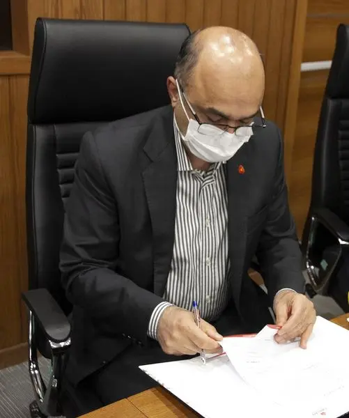 رونمایی از"گواهی سپرده شمش طلا"ی بانک ملت با حضور معاون وزیر صمت