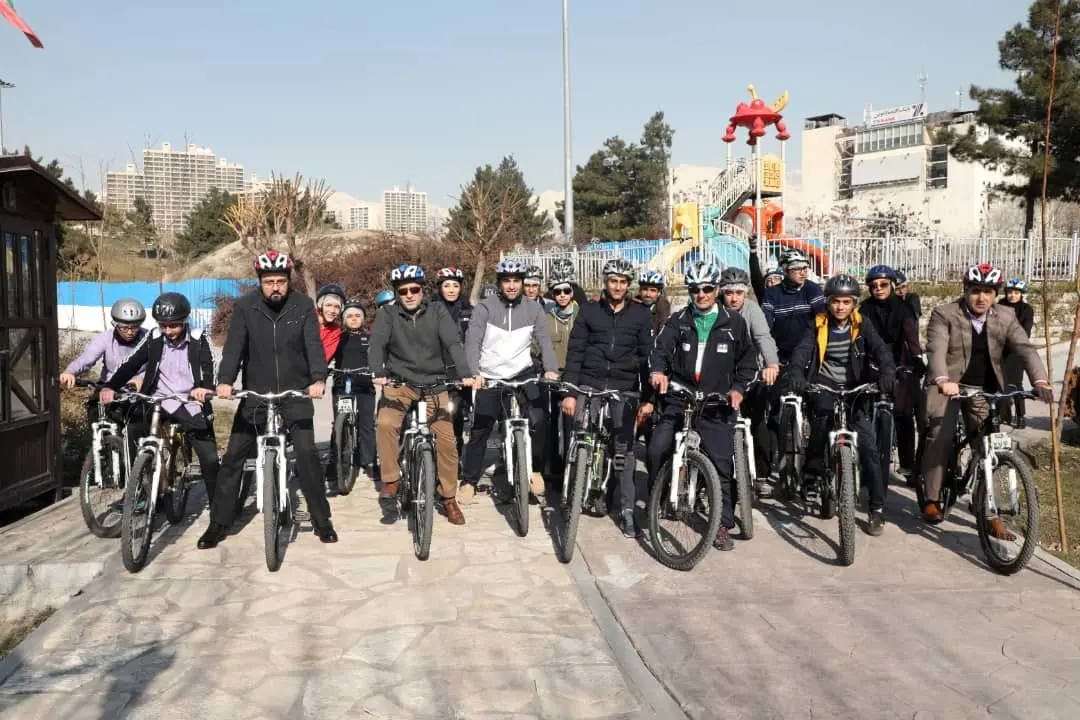 همایش دوچرخه سواری با حضور مدیران شهری منطقه2 و شهرداران مدارس


