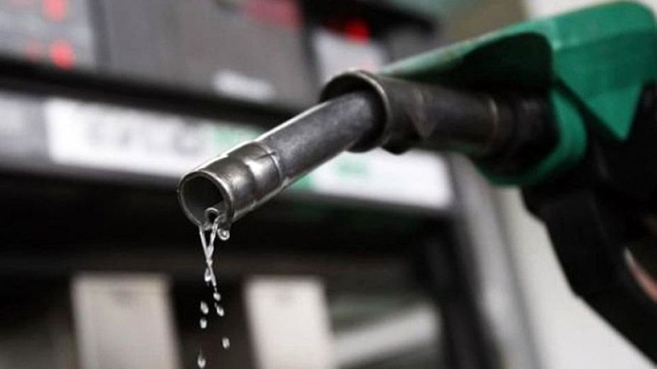 دولت برای جبران کسری بودجه به دنبال افزایش قیمت بنزین نباشد