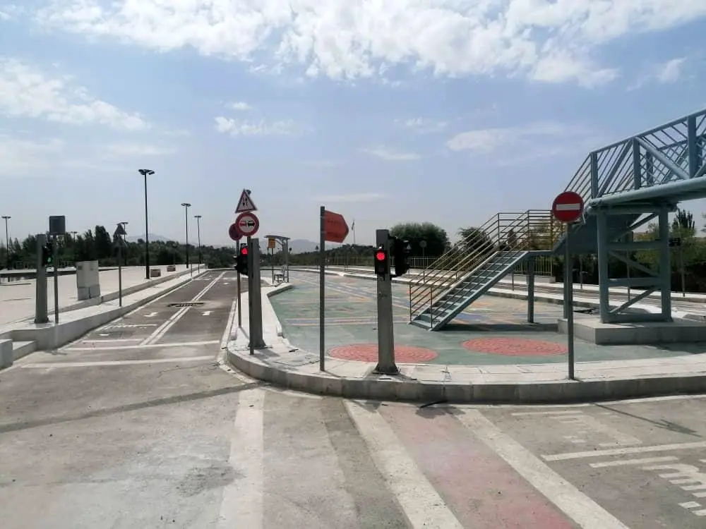 نشانه های ترافیکی در پارک آموزش ترافیک منطقه 3 نصب شد 

