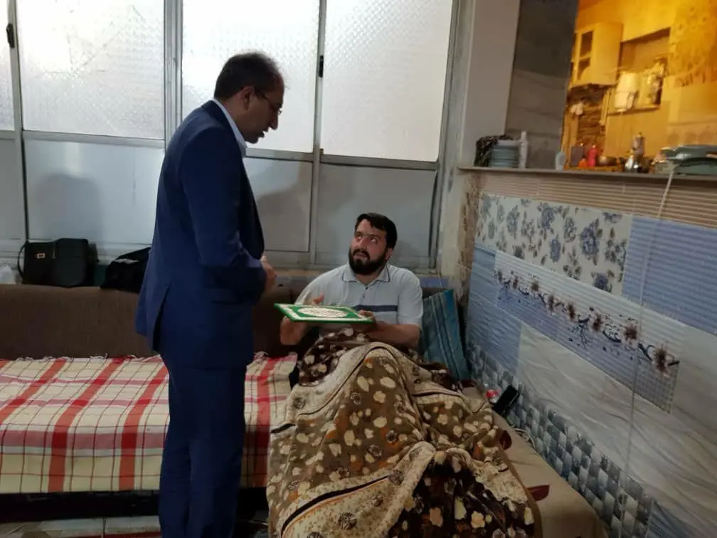عیادت مدیر عامل شرکت ساماندهی از شهروند فداکار تهرانی

