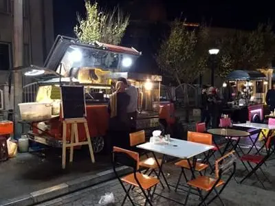 
احداث پیاده راه اغذیه در بلوار ورزش اراک

