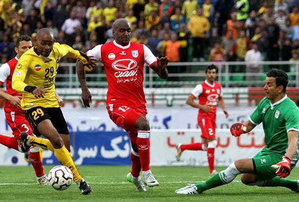 مدافع برزیلی در آستانه عقد قرارداد با تراکتورسازی