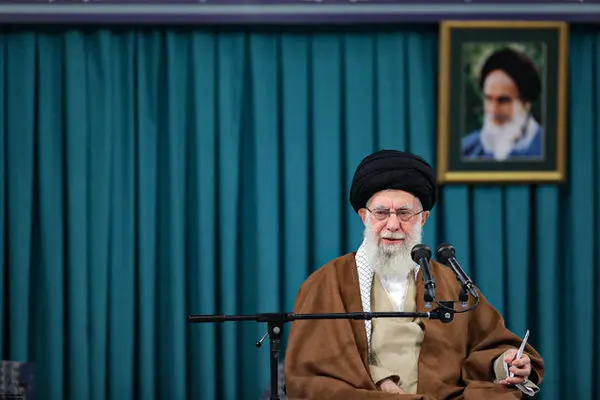 آغاز دیدار جمعی از دانشآموزان و دانشجویان سراسر کشور با رهبر انقلاب اسلامی