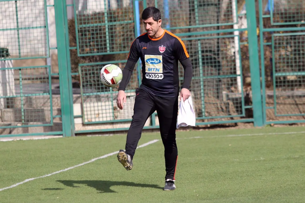 خداحافظی کریم باقری با بازیکنان پرسپولیس+ عکس