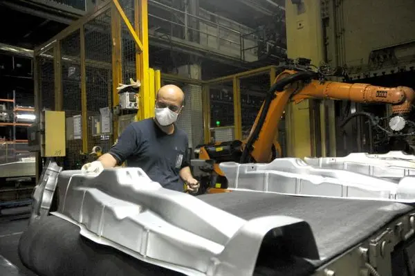 صرفه‌جویی ۲۰ میلیون یورویی زنجیره تامین ایران خودرو در مواد اولیه