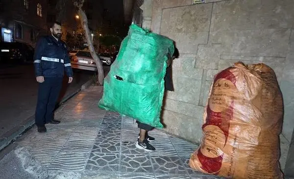 جمع آوری 78 تن پسماند خشک از عوامل تفکیک و حمل غیر مجاز پسماند در منطقه2