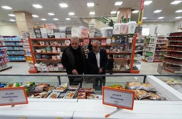 بازدید سرزده مدیر روابط عمومی و ارتباط با مشتریان از فروشگاه اتکا مرکزی قم