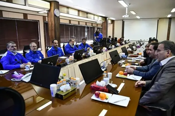 بازدید شهردار اراک و هیات همراه از خطوط تولید و توانمندیهای شرکت ایران خودرو دیزل