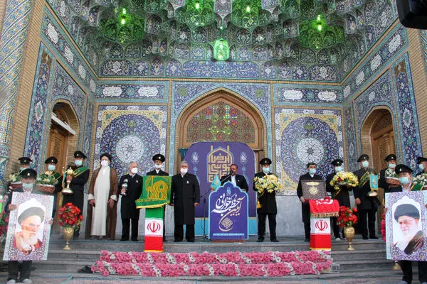 عطرافشانی خادمان رضوی در مراسم خطبه خوانی مسجد مقدس جمکران