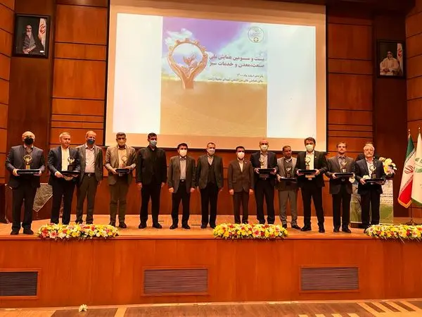 اهدای تندیس زرین صنعت برگزیده سبز کشور به سه شرکت تابعه گروه صنایع پتروشیمی خلیح فارس