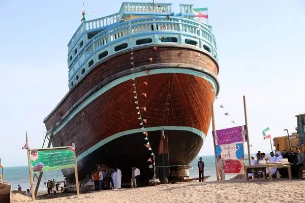 بزرگترین شناور چوبی تجاری به آب انداخته شد