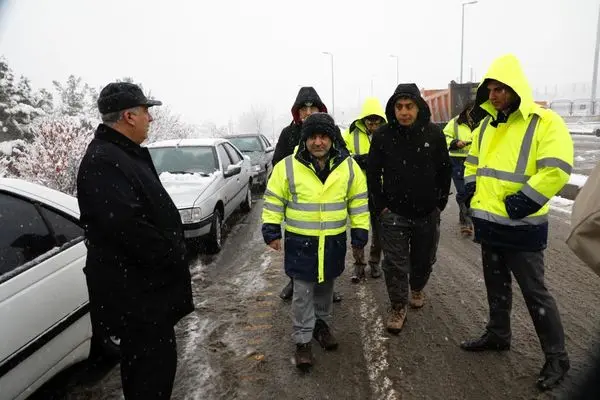 اجرای عملیات برف روبی در شرق تهران